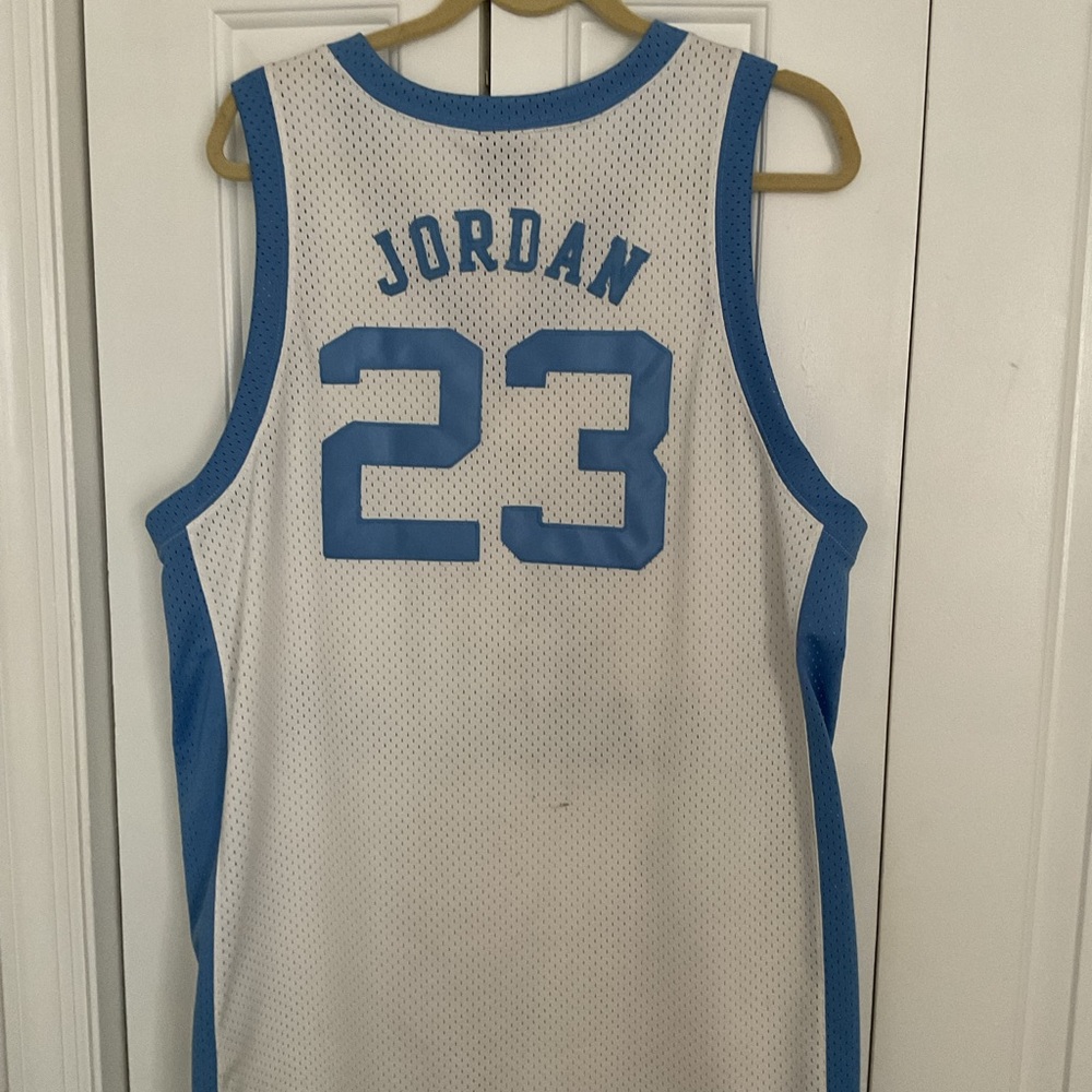 Jordan North Carolina Basketball Jersey - White and Blue 1982 size L length